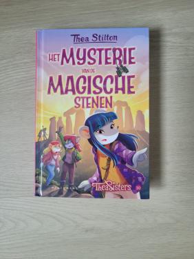 Thea Stilton: Het Mysterie van de Magische Stenen