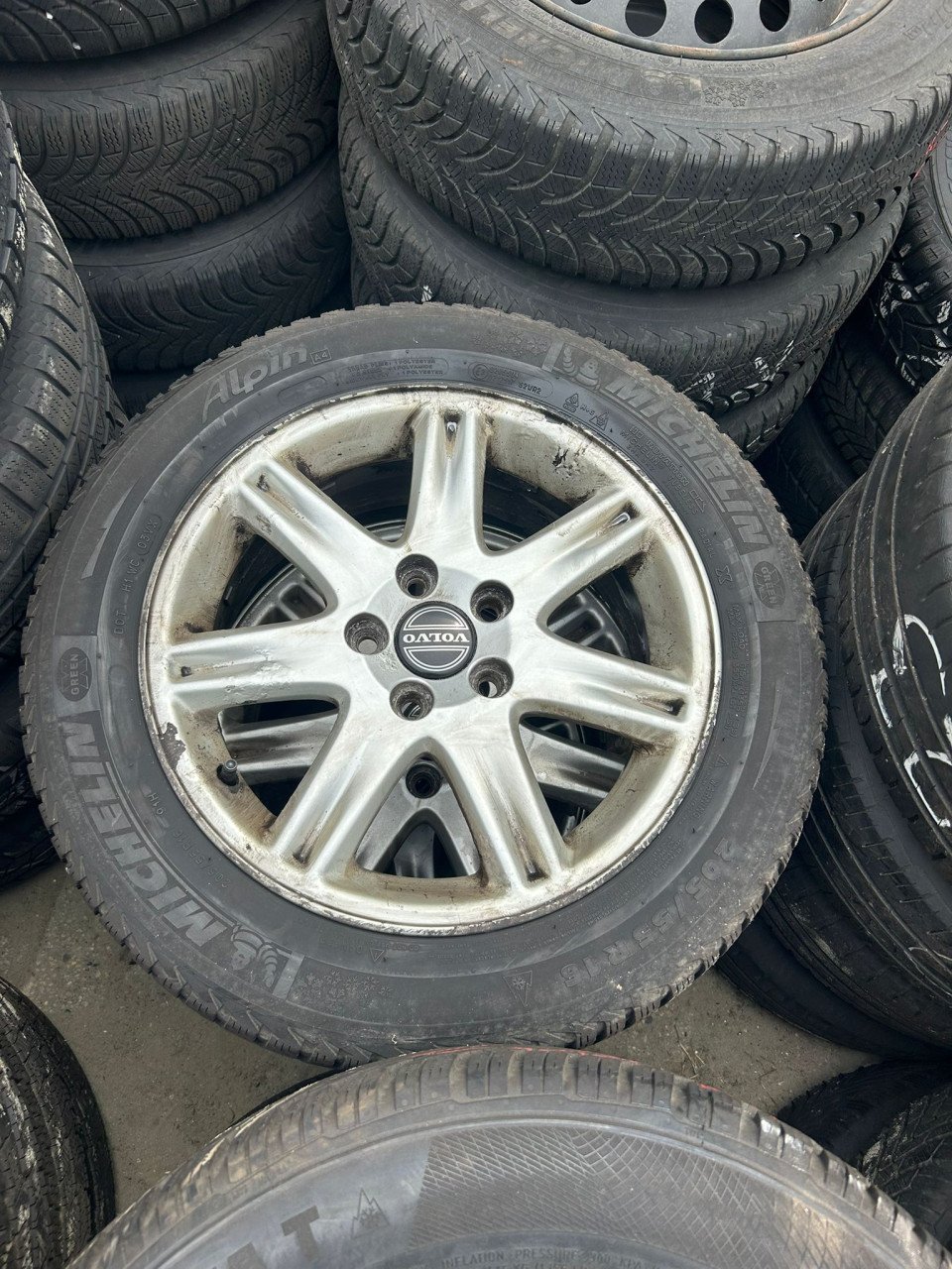 VOLVO ALUMIUM VELGEN MET MICHELIN ALPIN WINTERBANDEN 16INCH