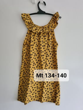 Heel leuk okergeel zomer jurkje Maat 134-140