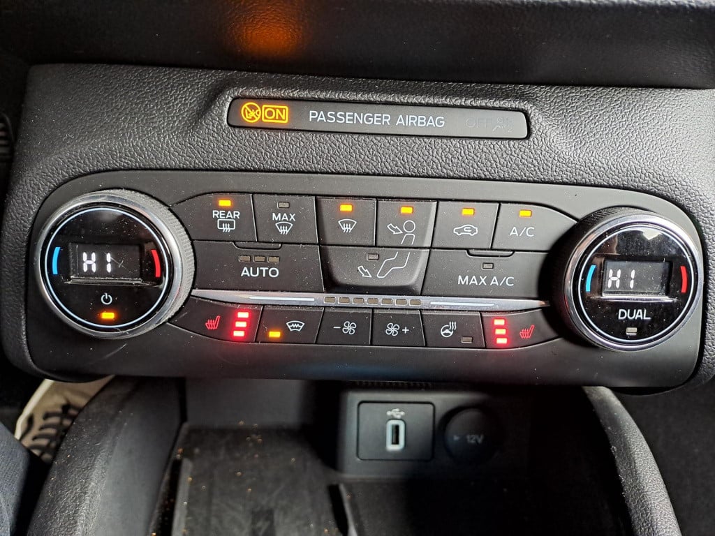 Ford Focus 1.5 ecoboost st line business | 182 pk! | winter pack | apple ca