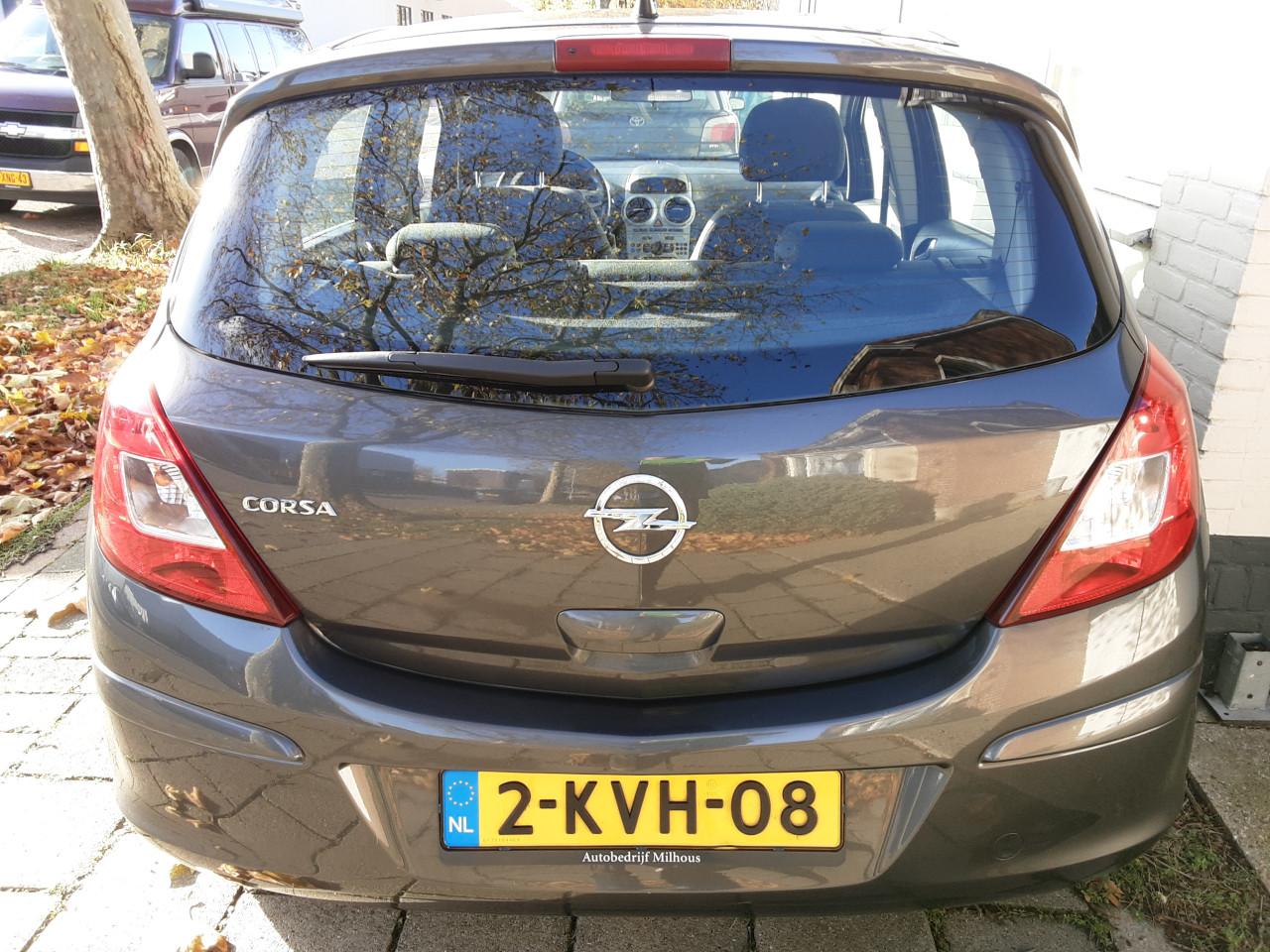 Opel Corsa 1.2-16V Cosmo