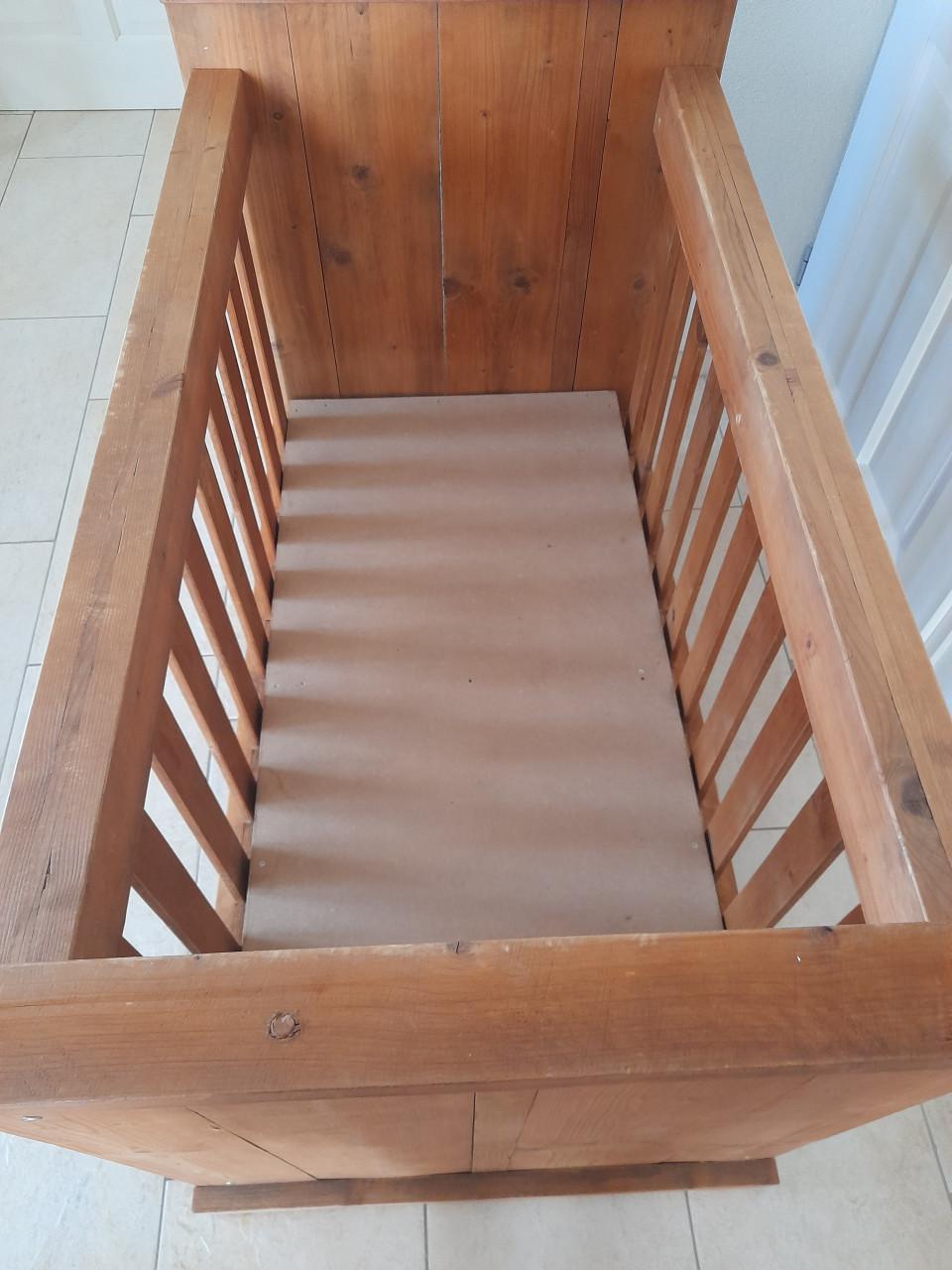 Super stevig massief houten ledikantje (in goede nette staat)