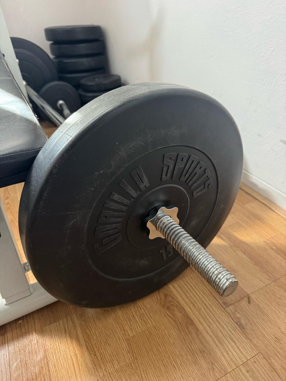 Fitnessbank incl halters en 144kg gewichten