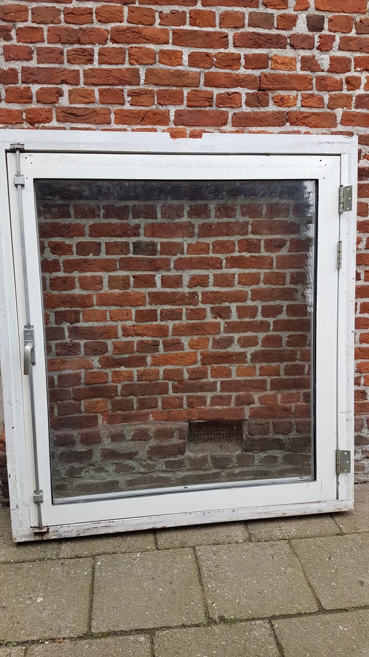 Merbau kozijn met raam en dubbel glas