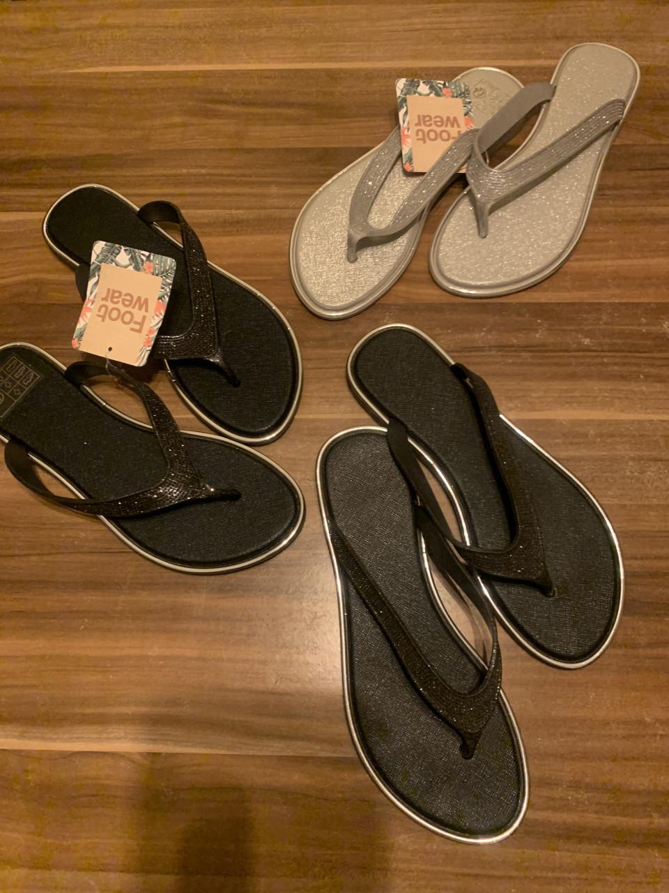 3 nieuwe slippers maat38