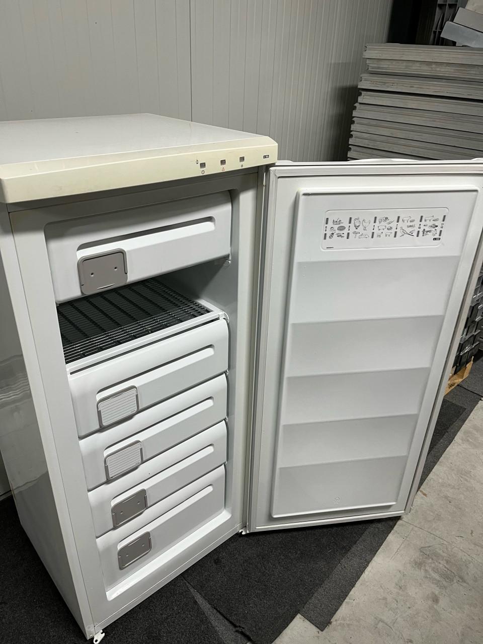 Vriezer / vrieskist / staande vriezer / vrieskast