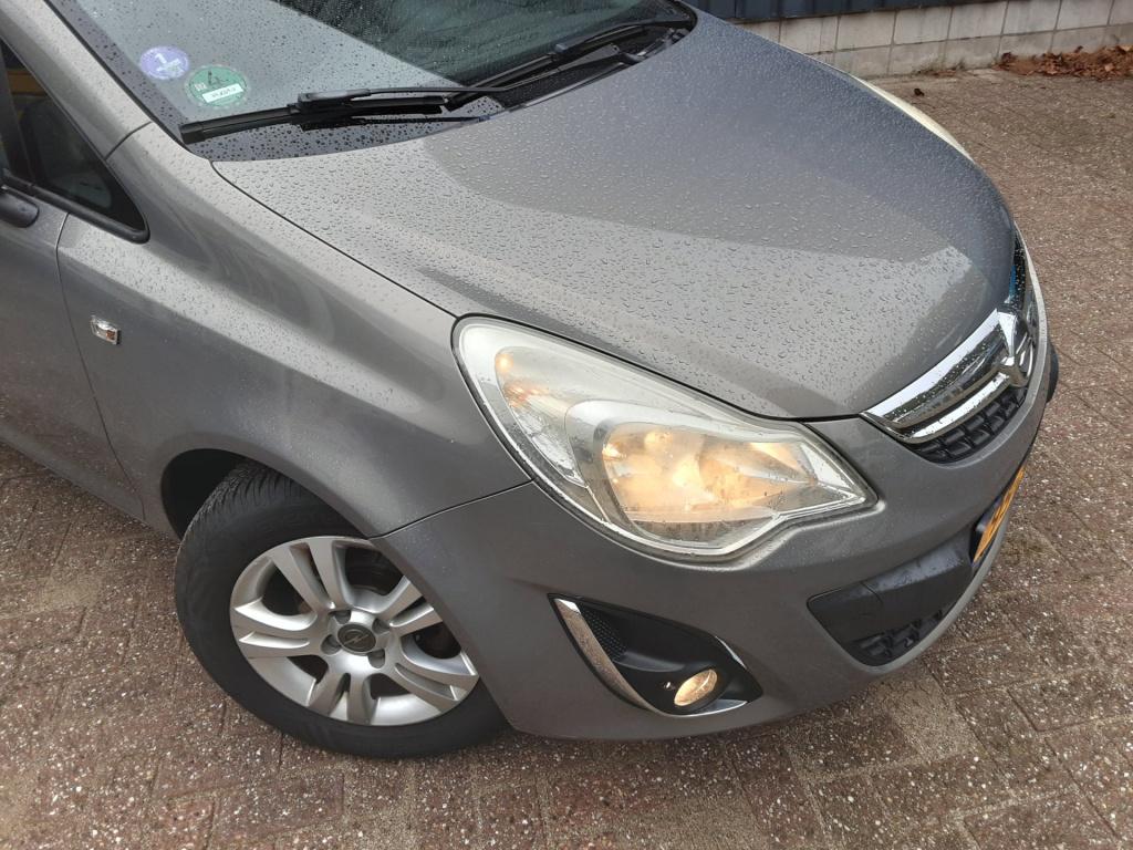 Opel Corsa 1.2-16v cosmo