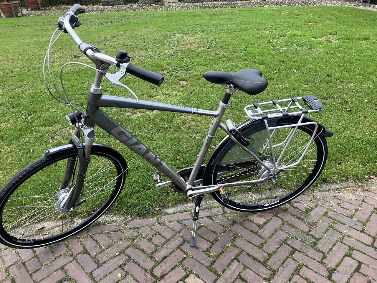 Giant futuro 28"