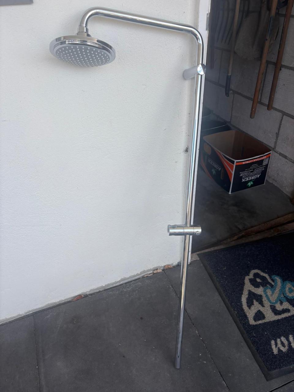 Wastafel met doucheset