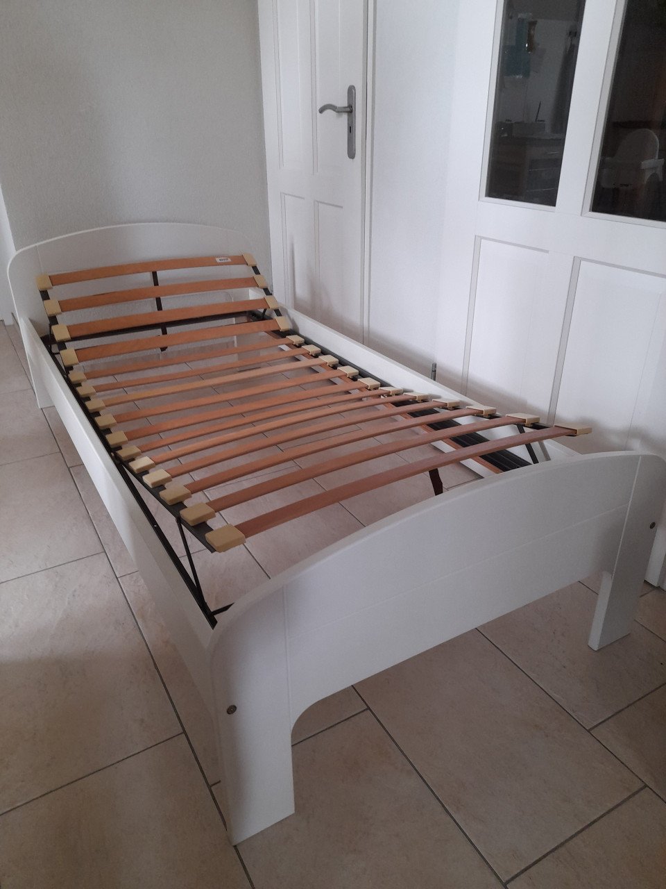 1 Persoons bed 90 x 200 (in goede staat )