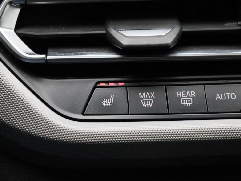 BMW 1 Serie 116i business edition | digitaal dashboard | keyless | stoelver