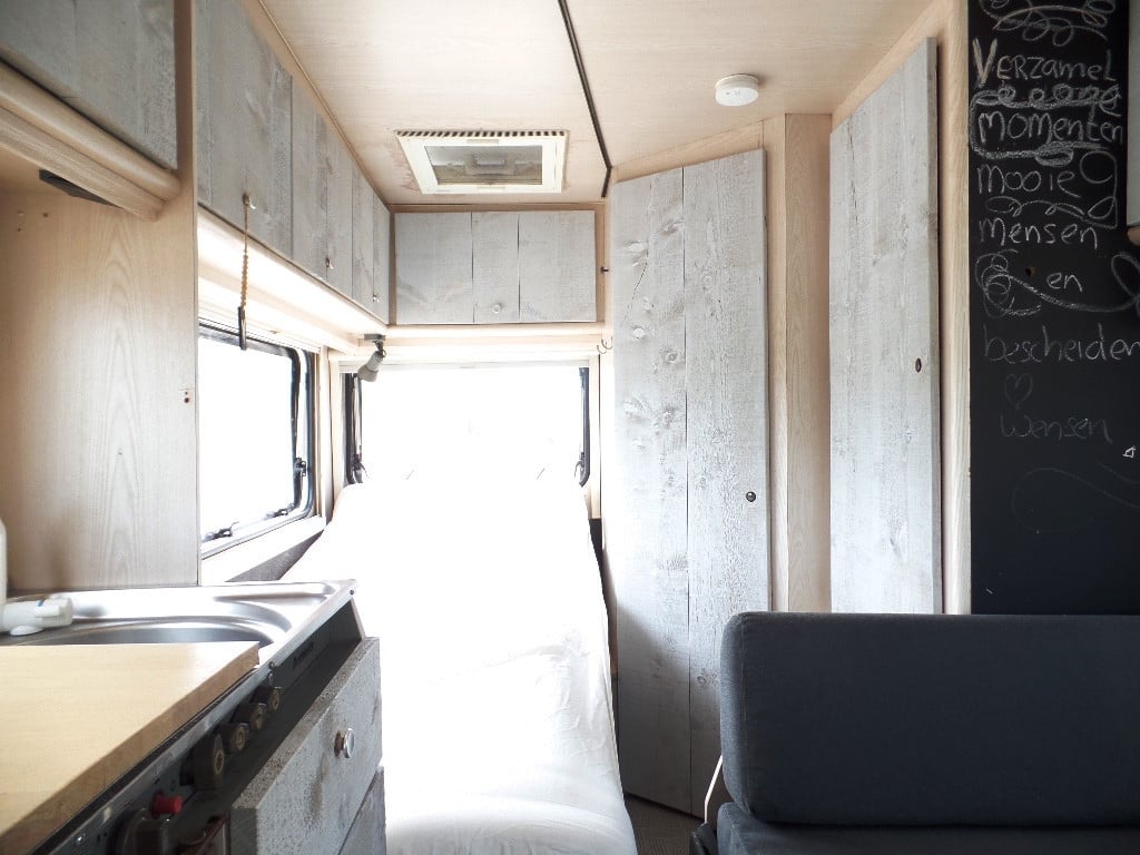 Dethleffs alkoof camper geschikt voor 5 personen