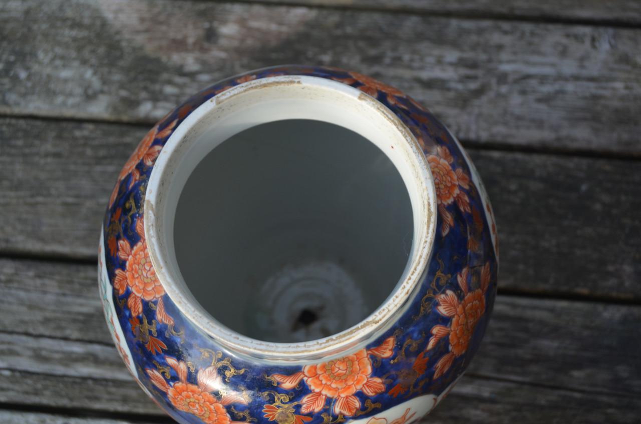 Paar Imari dekselvazen in puinstaat! 1 1/2 dan toch.