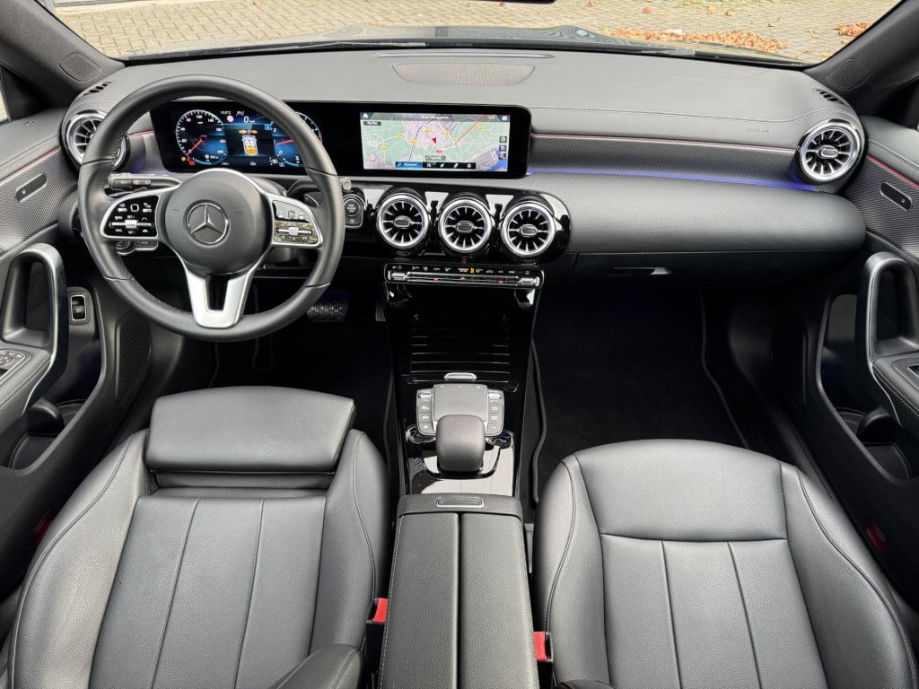 Mercedes-Benz Cla shooting brake 200 business solution luxury nl-auto, adap