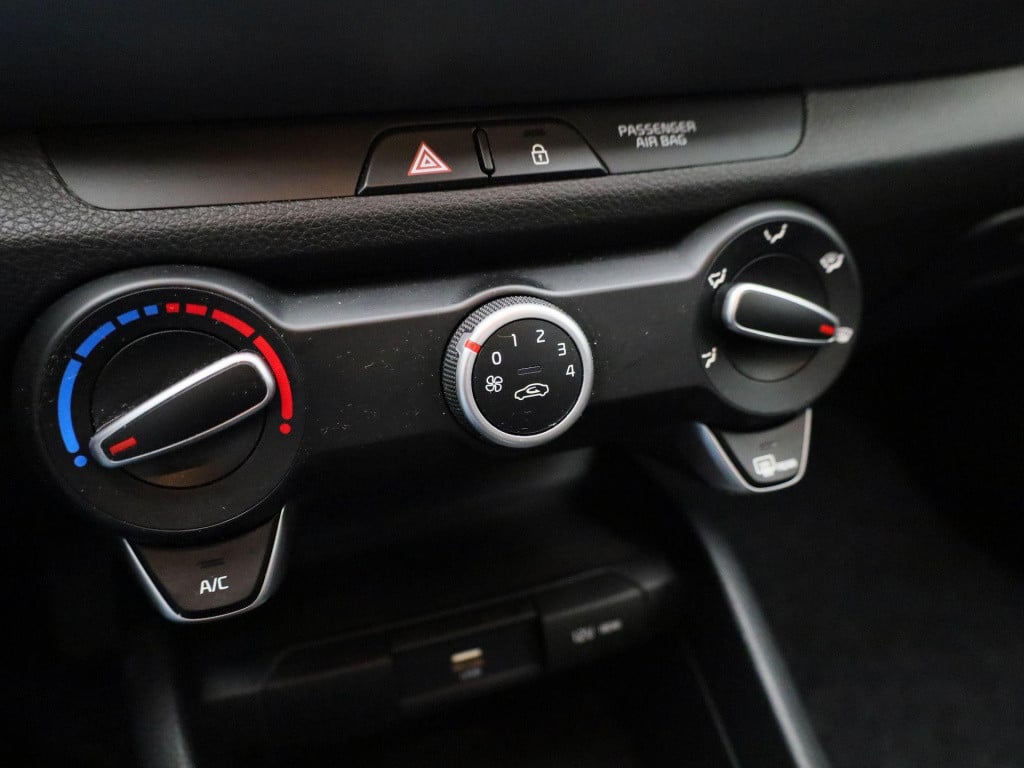 Kia Stonic 1.0 t-gdi mhev dynamicline | camera | dab | apple carplay | airc