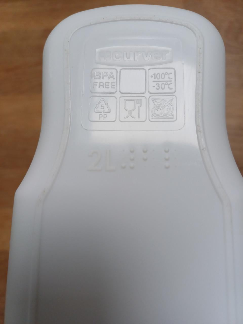 Praktische Curver voerton voor kattenbrokjes (2 liter)