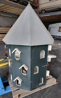 Duiventil met zinken dak