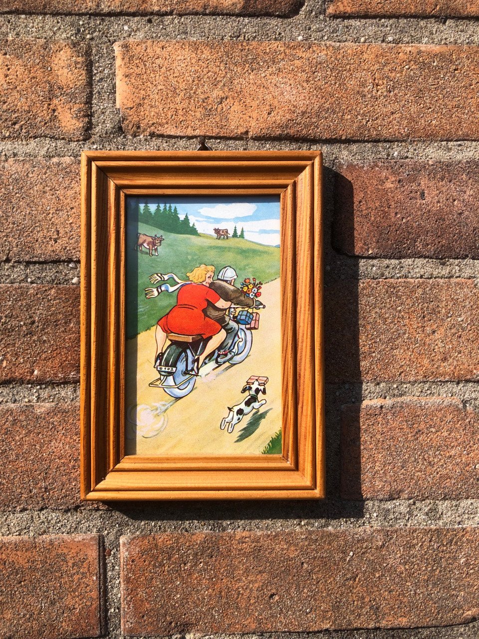 Leuk lijstje met vintage prentje met een motorfiets.