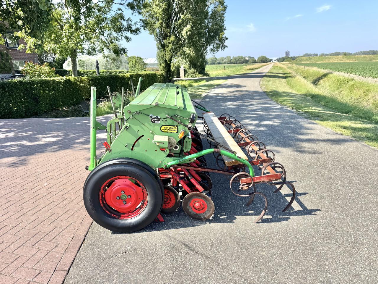 Hassia Schijvenzaaimachine 3 Mtr