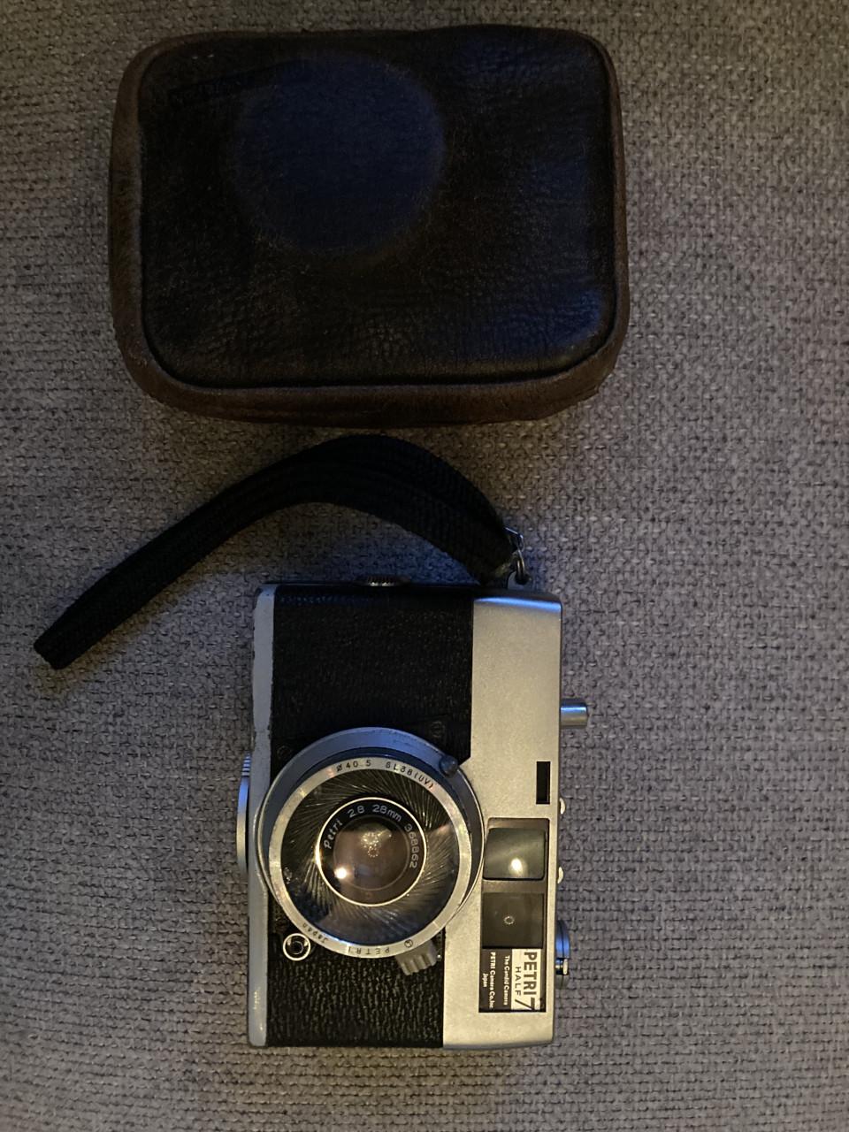 Oude Fotocamera (film-analoog) Petri 7