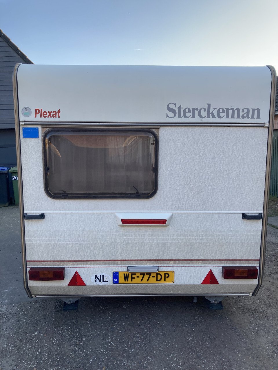 Caravan Sterckeman Fjord 390T met ruime  voortent en sanitaire ruimte!!
