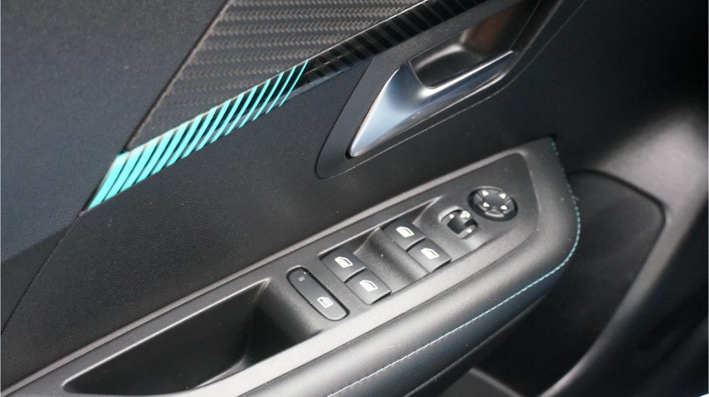 Peugeot 208 1.2 puretech allure pack rijklaar incl garantie