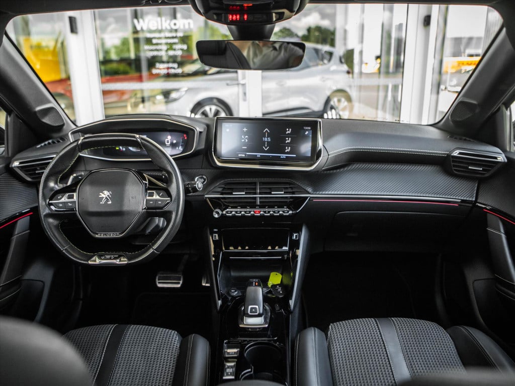 Peugeot 208 1.2 puretech 100pk gt-line automaat | panoramadak | navigatie |