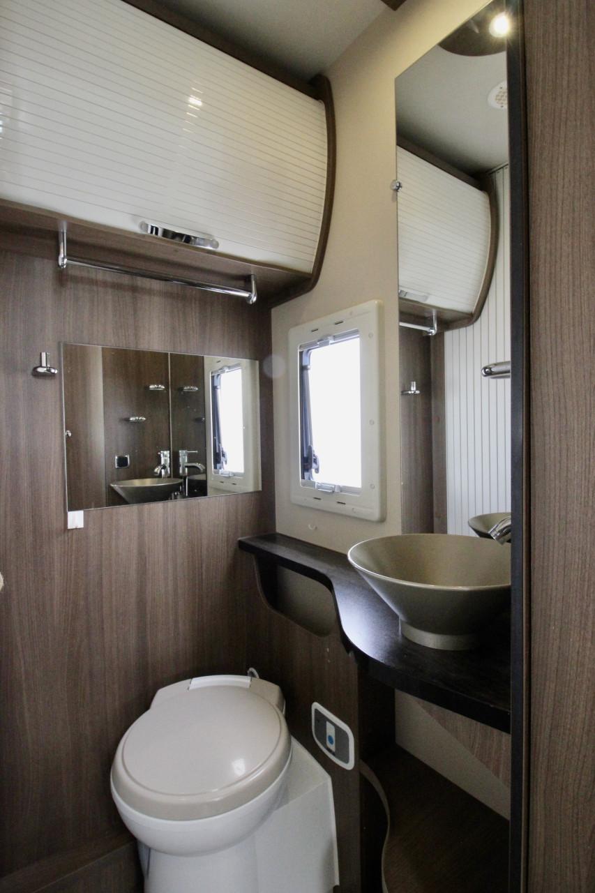 Chausson Welcome 625 (Vast bed + Hefbed, zeer netjes, Euro 5)