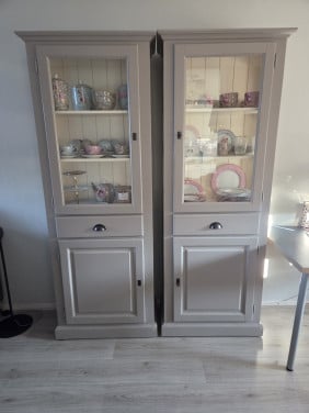 2 mooie lichtgrijze buffetkasten
