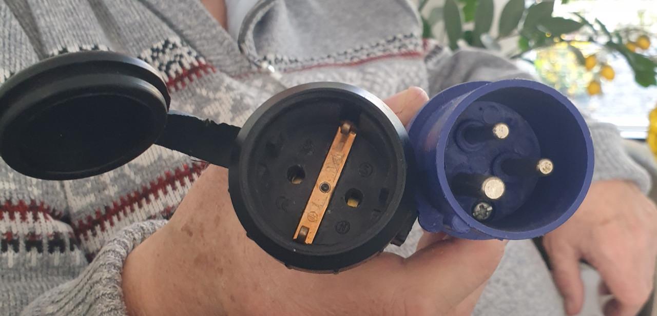 Verloopstekker CEE naar Schuko - Camping/Caravan