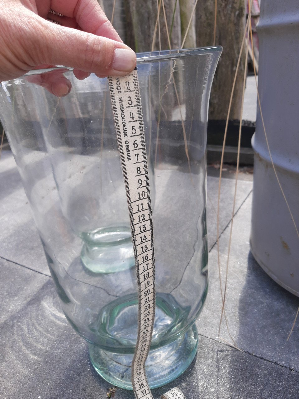 2 grote zware glazen windlichten / vazen