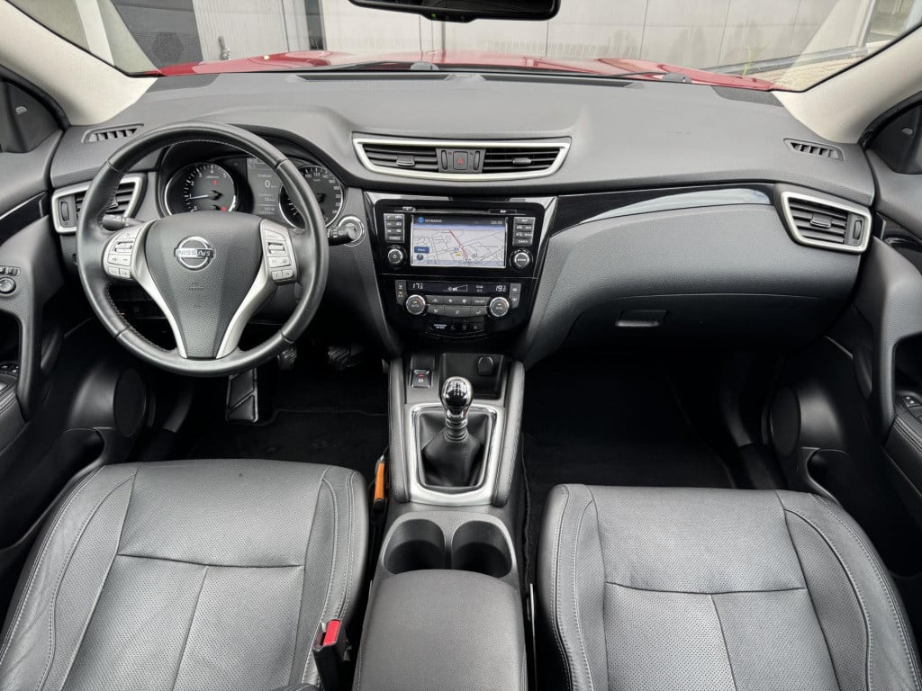 Nissan Qashqai 1.2 tekna | trekhaak | navigatie | leder | 360° camera | sto