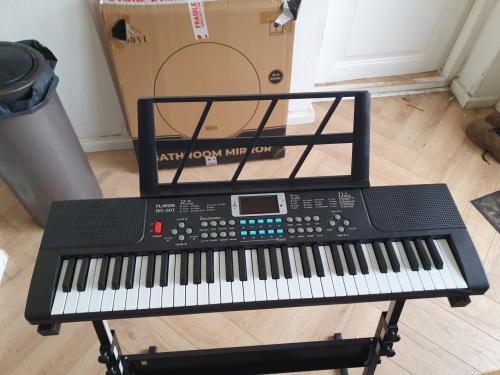 PlayOn keyboard met standaard + microfoon | nieuw