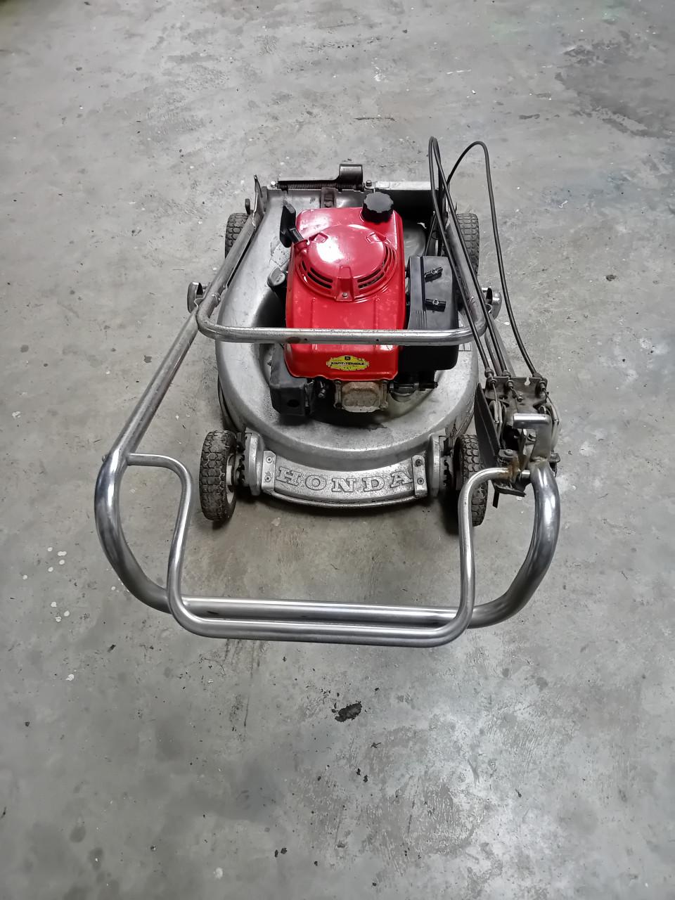 Honda grasmaaier 52 cm aangedreven.