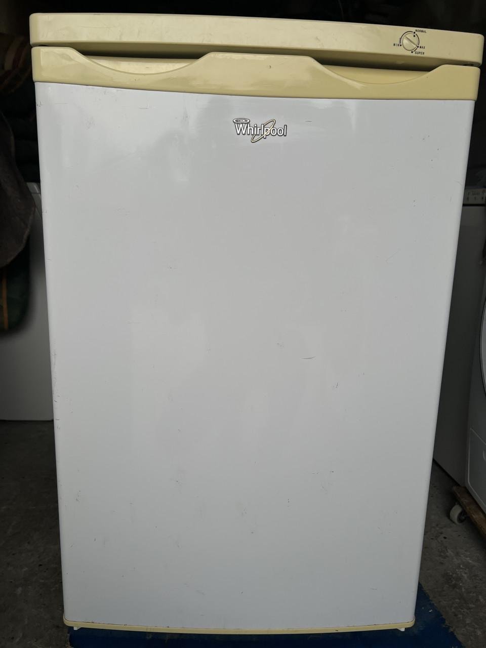 Tafelmodel A+ vrieskast met 4 laden 8x55 cm. Inhoud Vriezer 100 liter