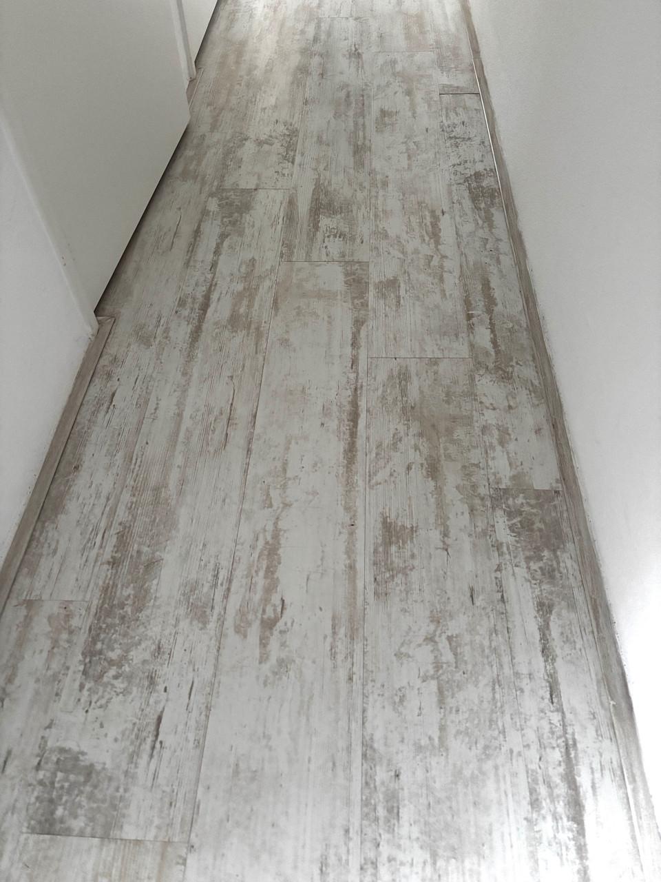 Laminaatvloer +/- 70 m2