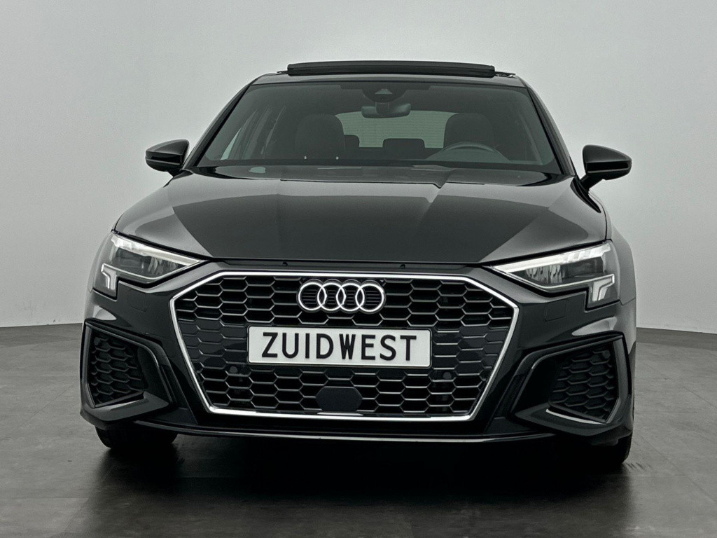 Audi A3 sportback 40 tfsi e s-line pano matrix camera acc lane