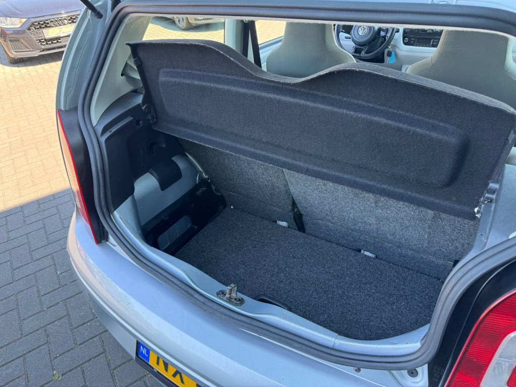 Volkswagen UP! 1.0 high up! * stoelverwarming * navi * lm velgen
