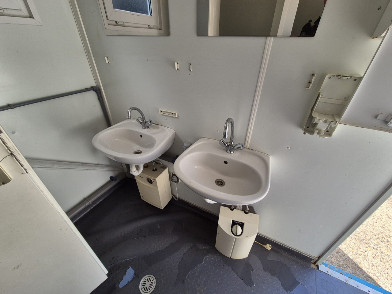 20ft sanitairunit / toiletunit / tijdelijke toiletten