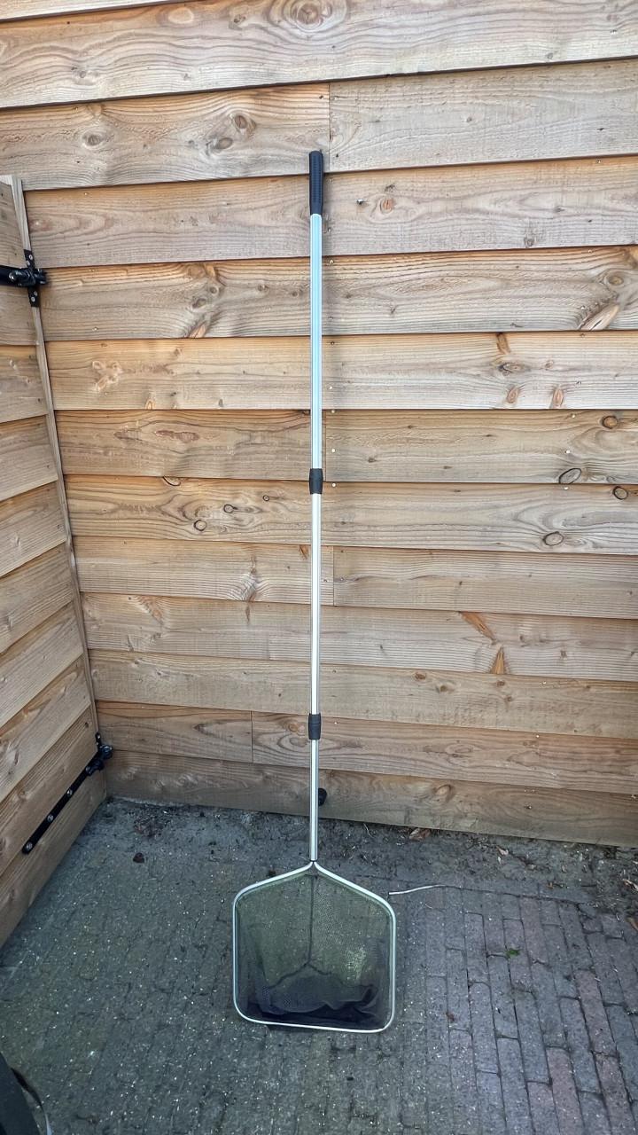 Vijver visnet en filterpomp slang