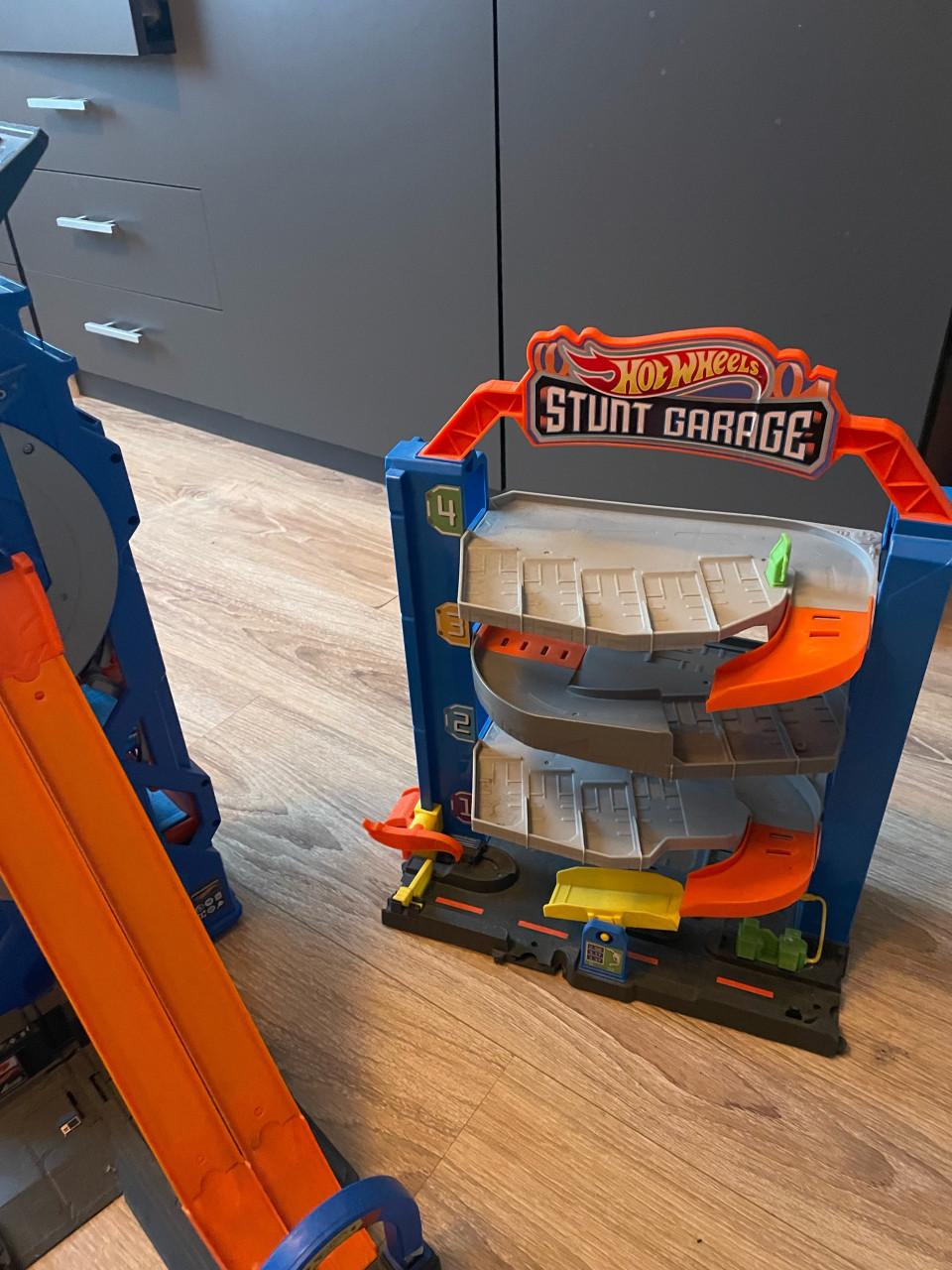 Hotwheels garage