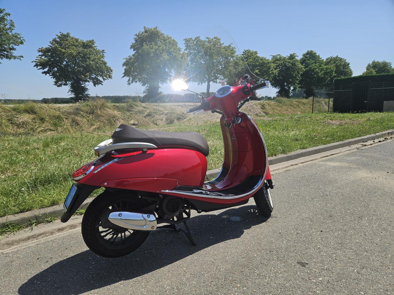DJJD AVANTGARDE SCOOTER met 2361 km !