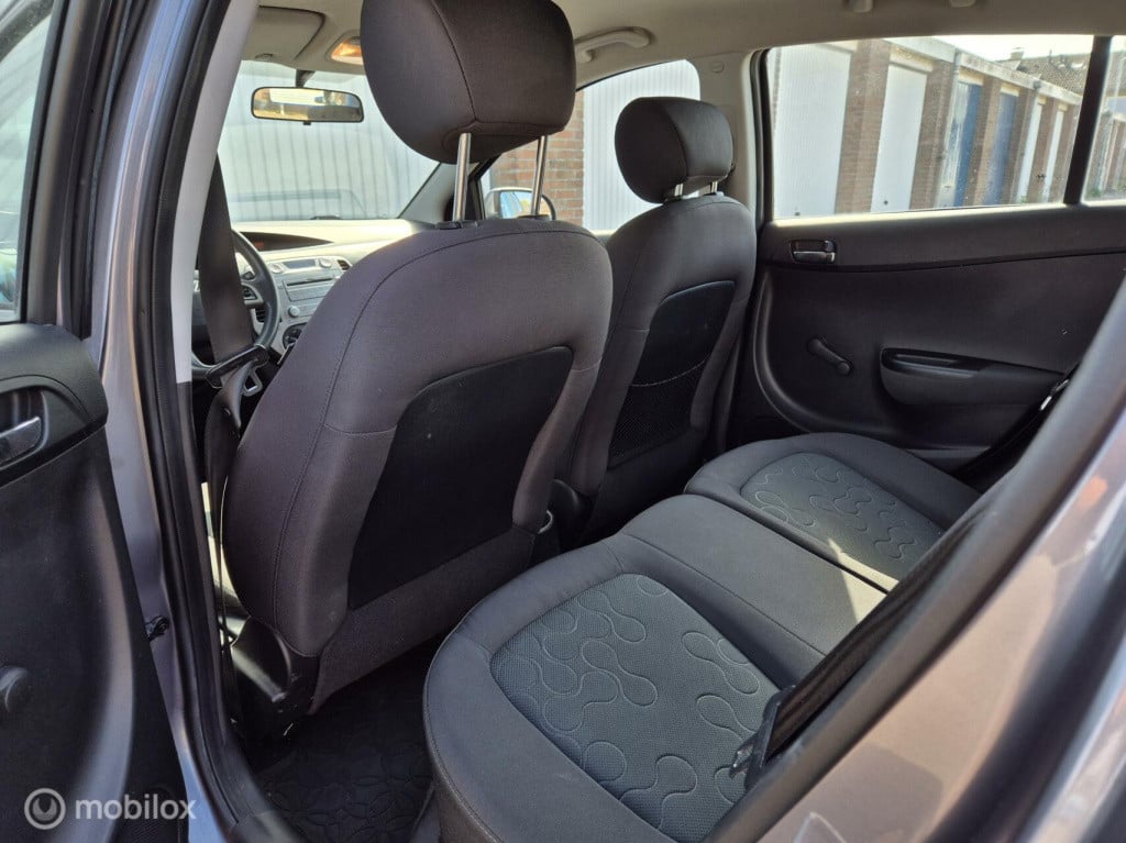 Hyundai I 20 1.2i dynamicversion / 5-deurs / dealeronderhouden/ airco / par