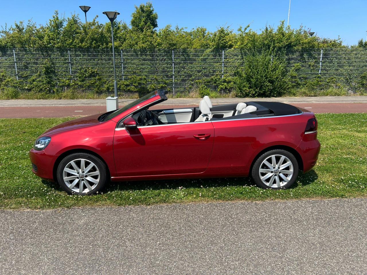VW Golf Cabriolet uit 2012 met slechts 129.000 km LED/Airco/Leer