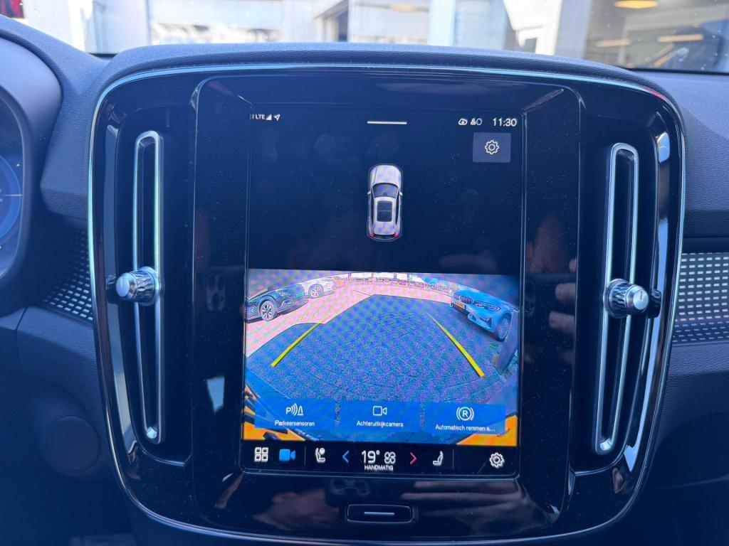 Volvo XC40 recharge p8 awd r-design