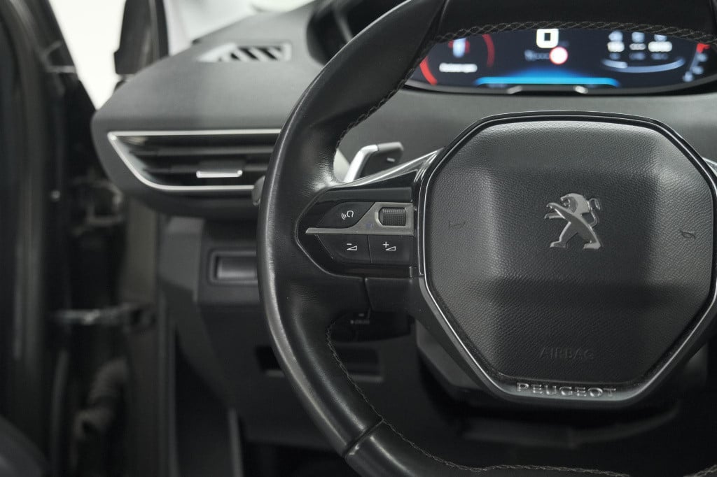 Peugeot 3008 puretech 130 eat6 allure | camera | navigatie | apple carplay 