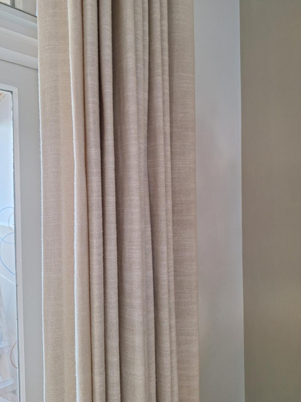 Beige/ecru ringgordijnen inclusief roede (276cm) - zo goed als nieuw