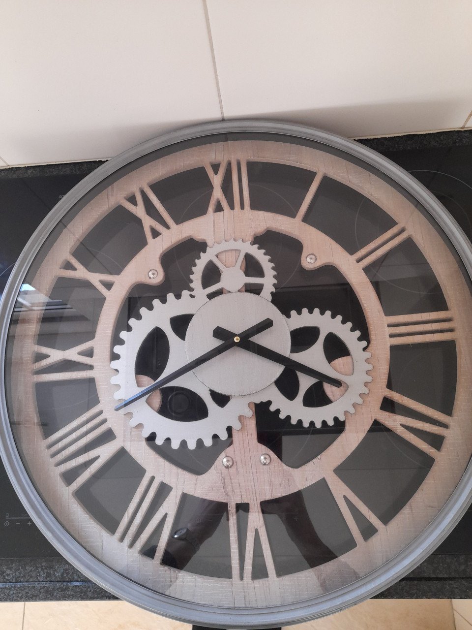 Prachtige grote klok (werkt naar behoren) in goede nette staat ! 60cm