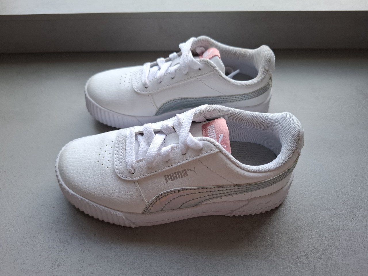Witte Puma sneakers maat 30