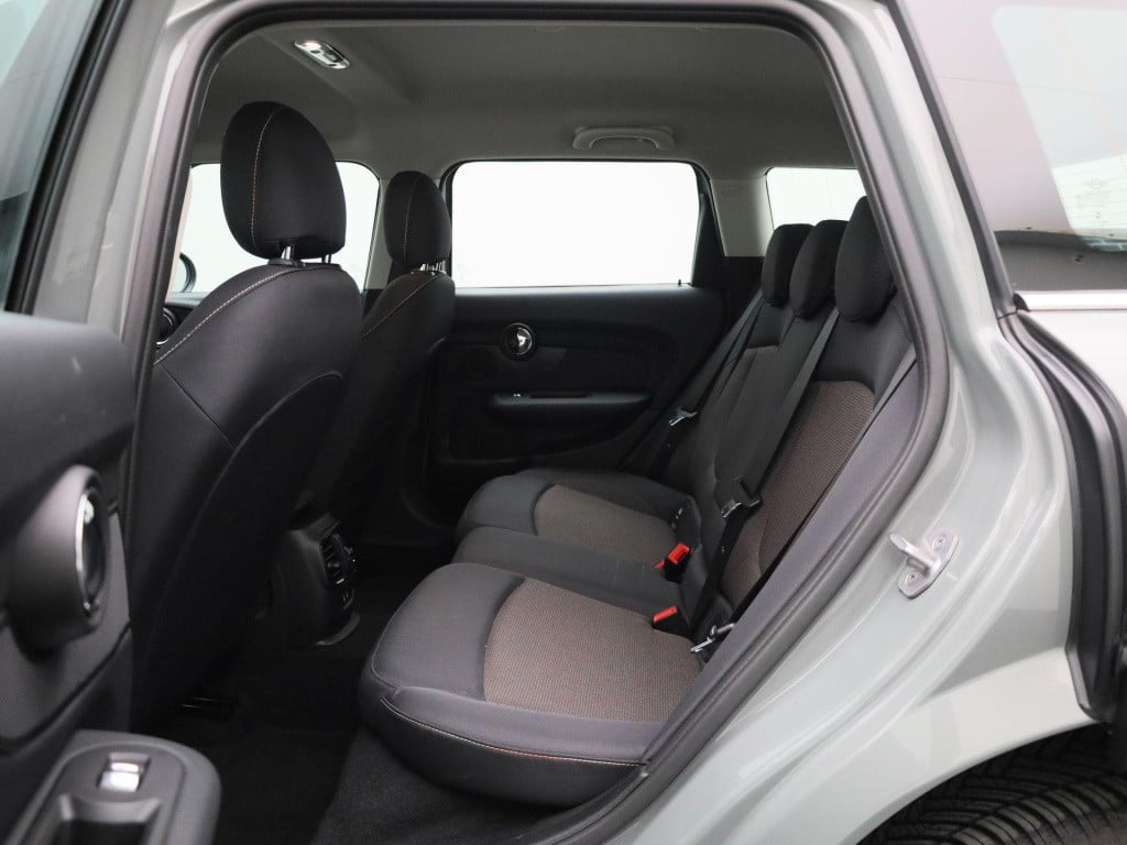 Mini Clubman 1.5 cooper essential | automaat | lage km stand! | navigatie |